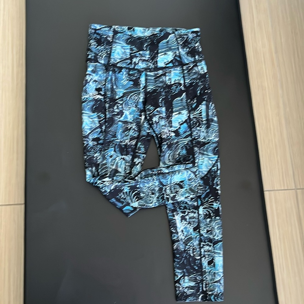 Lululemon sz 4 cropped leggings